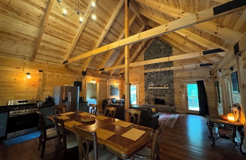 Maysel Cabin | Beautiful Log cabin, River side, dual fire places, breathtaking views, WiFi