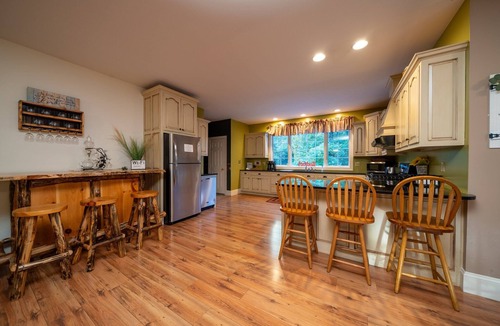 Howard House | Beautiful mountain getaway near Penn State University!