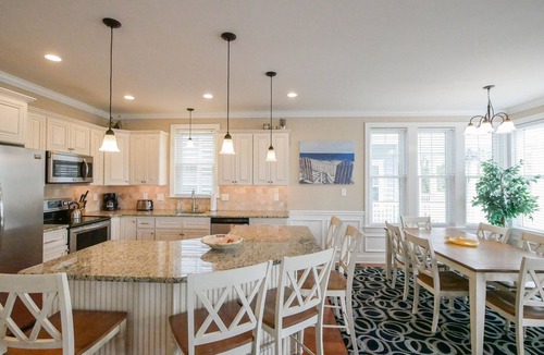 North End Condo | Beautiful NEW 1st Flr-Btwn Brds/Beach & Dwntwn, 5+Bdrms-Park & Walk! Heart of OC