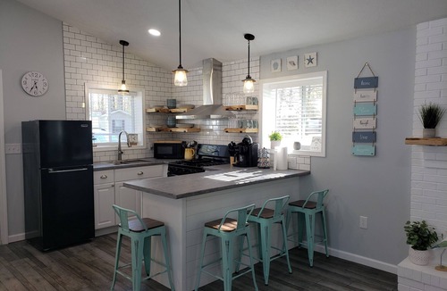 Geneva-on-the-Lake Cottage | Beautiful newly remodeled cottage - Walk to strip, close to spire