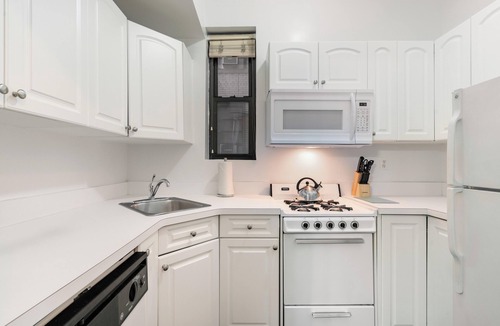 Central Park West Apartment | Beautiful One Bedeoom in Heart of Upper West Side