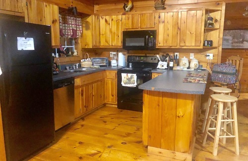 Murphy Cabin | Beautiful real log cabin - hot tub, pool table, great view, WI-FI Internet