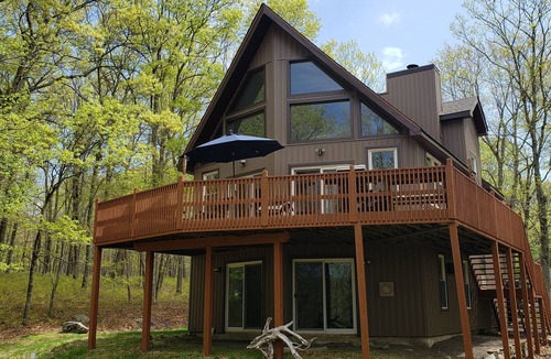 Bushkill Ski Chalet | Beautiful remodeled property Mt. Top view scenic stream in back on a cul de sac.