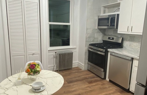 Jersey City Apartment | Beautiful renovated apartment, 15 minutes from NYC!