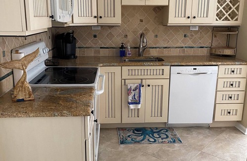 North Cape May House | Beautiful Spacious 5-bedroom house located 1 block from Beach