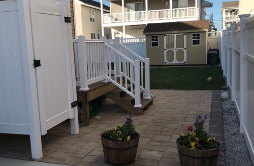 Southend House | Beautifully decorated, newly remodeled home only steps away from the beach.
