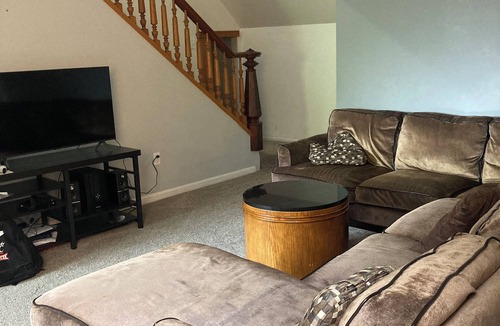 Clifton Heights Apartment | Beautifully Renovated & Fully Furnished 3 Bed Cincinnati Rental Near OTR & UC