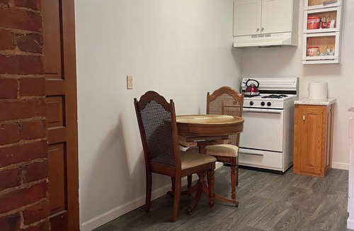 Erie Apartment | Beautifully updated and spacious 1 Bedroom Apt.