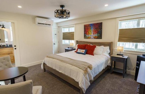 Lakeville Bed & Breakfast | Bed and breakfast ∙ 5 guests
