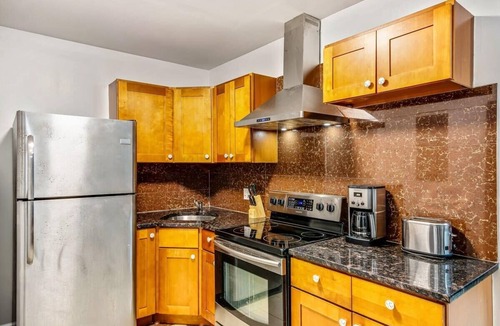 Chinatown Apartment | Bee Home in the City.