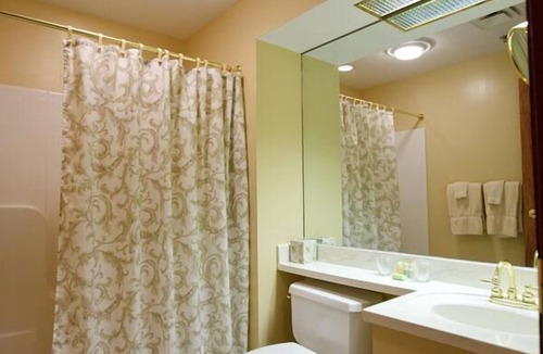 Canton Hotel | Bertram Inn at Glenmoor