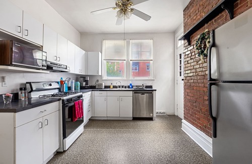 North Oakland House | Best skyline view of CMU/PITT Historical Oakland 5BR storybook house 3000sf