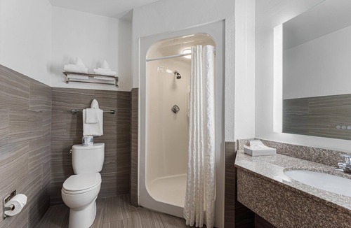 Bentleyville Hotel | Best Western Garden Inn