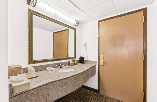 Hazlet Hotel | Best Western Hazlet Inn