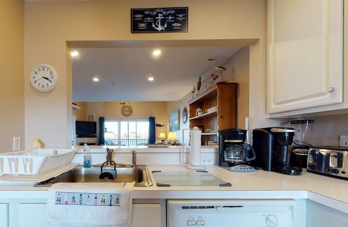 Ocean View Condo | Bethany Bay Condo Overlooking the Bay w/Shared Pool, Private W/D, WiFi