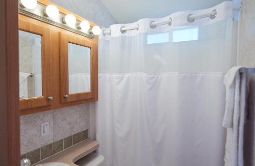 Urbanna House | Bethpage Two-Bedroom Cottage 8