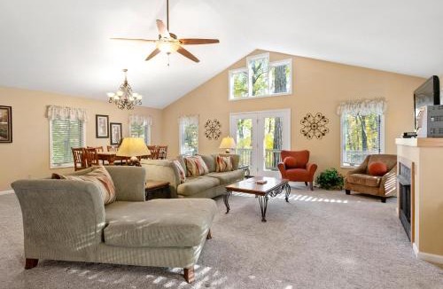 Roseland House | Blissful Retreat with Wintergreen Advantage