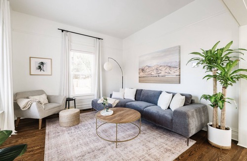 Depot Bench House | Blossom Bungalow * Bright & airy hidden gem *