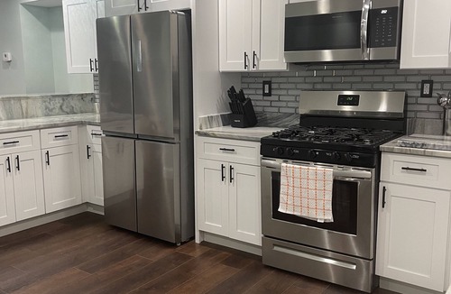 Dundalk House | B’more Restful. Comfortable Townhome -Easy access to everywhere