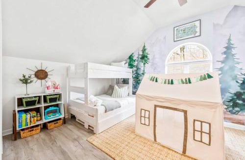 Pocono Lake House | Boho Haven Hideaway - Walk to Pool,Theater,Arcades, Firepit, Lake Access