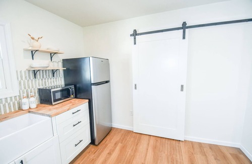 Walnut Creek Apartment | Boho Studio Downtown Amish Country + Scenic Views