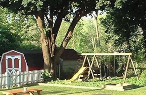 Put-in-Bay House | Bottom Floor apartment in heart of downtown Put in Bay resort area!