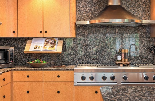 Frankfort House | BourbonTrail:Golf Sim,SpeakEZ,Sauna,HotTub,Slps 14