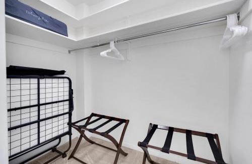 Crystal City Apartment | Boutique DCA Unit-Sleeps 7-Free Parking-Great Spot