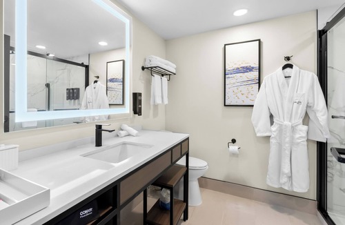 Tinton Falls Apartment | Boutique hotel offers modern amenities and upscale luxury suites with kitchens.