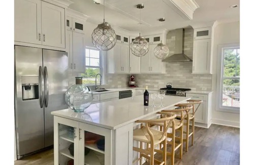 Hague House | Brand New 3 story river house with rooftop deck.