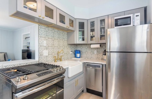 Annapolis Condo | Brand New Reno in Historic Dist w 2 Parking spots