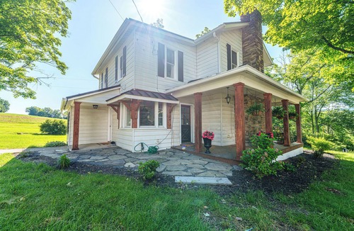 Cambra Other | Breathtaking farmhouse with 4 bedrooms, Fishing, Kayaking, 6 acre pond!