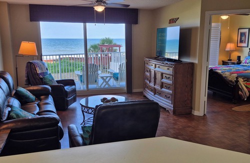 Ormond Beach Manors Condo | Briars Oceanfront Beach Retreat 1st floor condo