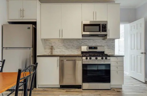 North Ironbound Apartment | Brick city/Ironbound 3 bdr, mins to NYC, EWR
