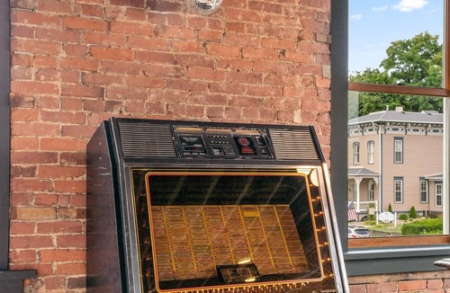 Canal Fulton Apartment | Brick Loft in Historic Downtown Canal Fulton