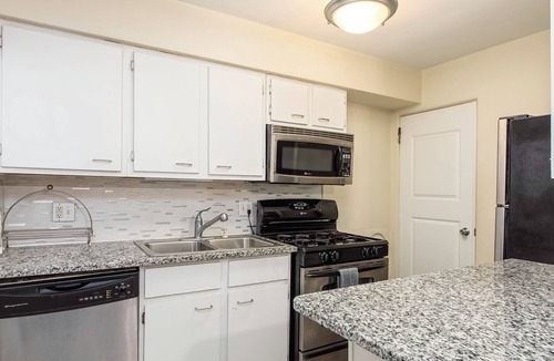 University District Apartment | Bright 3-bedroom apartment minutes from OSU, downtown, highways/A