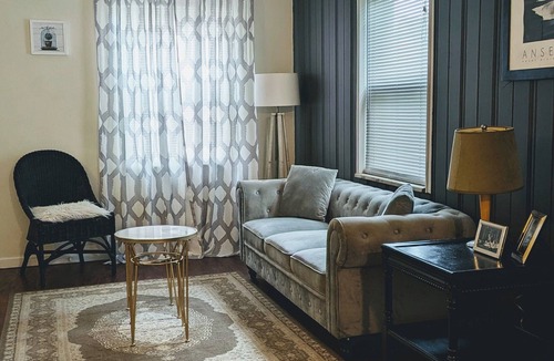 University District Apartment | Bright 3-bedroom apartment minutes from OSU, downtown, highways/A