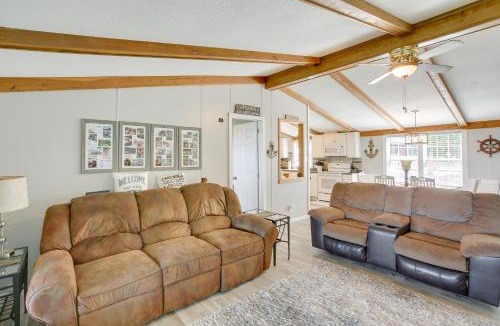 Byrdstown House | Bright Byrdstown Home with Views of Dale Hollow Lake