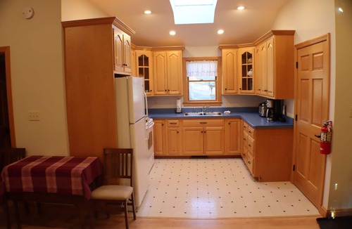 Refton Cottage | Bright country cottage - 15 minutes from the city!