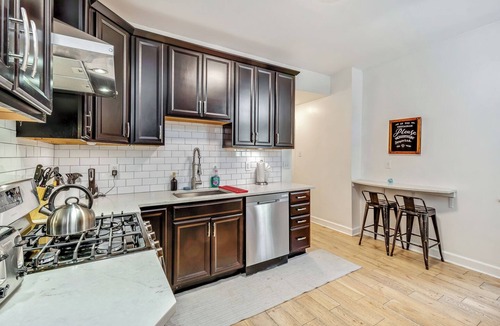 Northern Liberties House | Bright + Cozy! Sleeps 6! Fishtown Masterpiece! Free Street Parking!