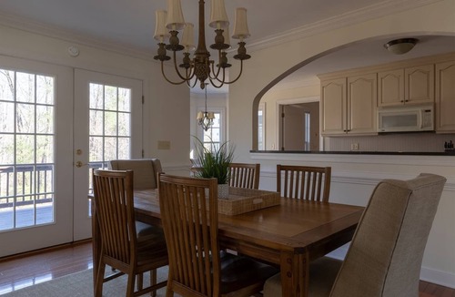 Rio Apartment | Bright & Peaceful Family Retreat in Charlottesville