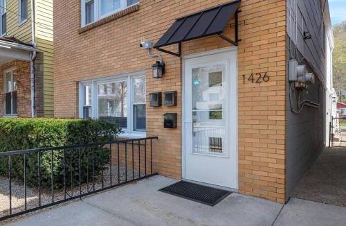 Pittsburgh Apartment | Bright, Quiet and Modern 1Bdr Apartment in Millvale, Lawrenceville