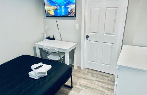 Haledon House | Bright, Stylish and Comfortable Room with Workspace!