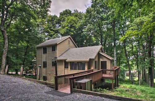 Chestnut Springs House | Bright Wintergreen Resort Home Deck and Grill!
