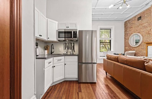 Central Park North Apartment | Brownstone Near Subway & Columbia Uni