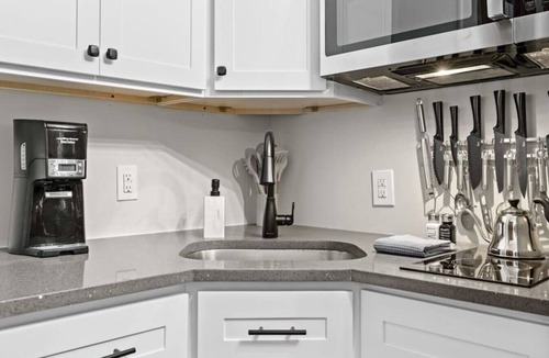 Central Park North Apartment | Brownstone Near Subway & Columbia Uni