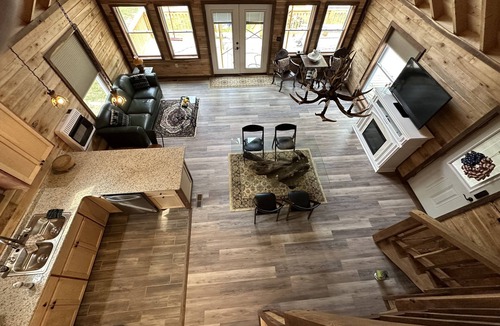Keslers Cross Lanes Cabin | Buckingham cabin#2 @ the Lake minutes from New River Gorge National Park Hot tub