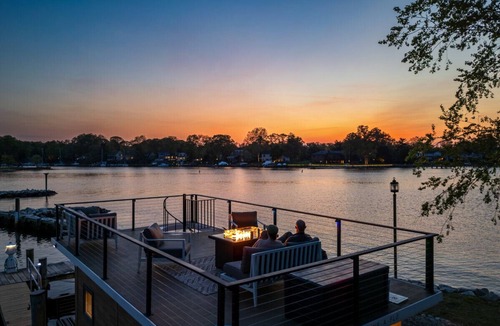 Arnold Boat Rental | Bung-a-flo Tiny Bohemian Designed Floating Home w/360 Waterfront Views