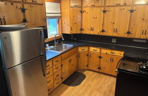 Nordman House | Bungalow & Bunk House, Sleeps 10, Close to Lake