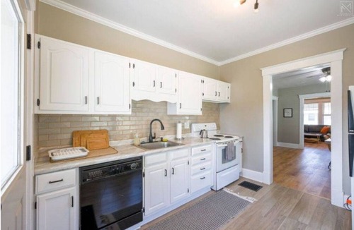 Ludlow House | Bungalow style house, 10 min to downtown Cincy and 5 min to hiking trails!